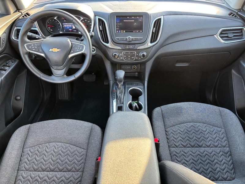 Chevrolet Equinox Vehicle Full-screen Gallery Image 11