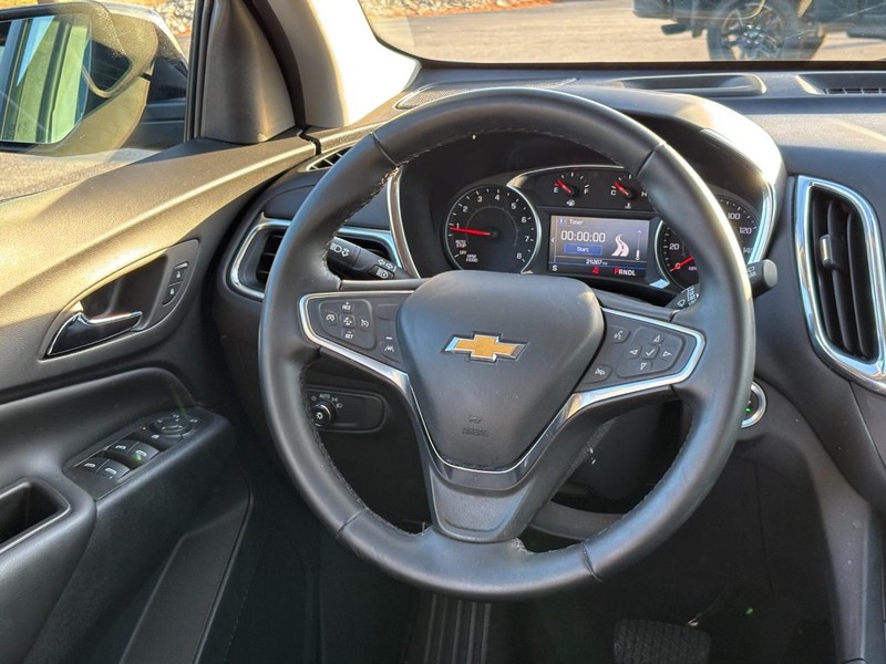 Chevrolet Equinox Vehicle Full-screen Gallery Image 12