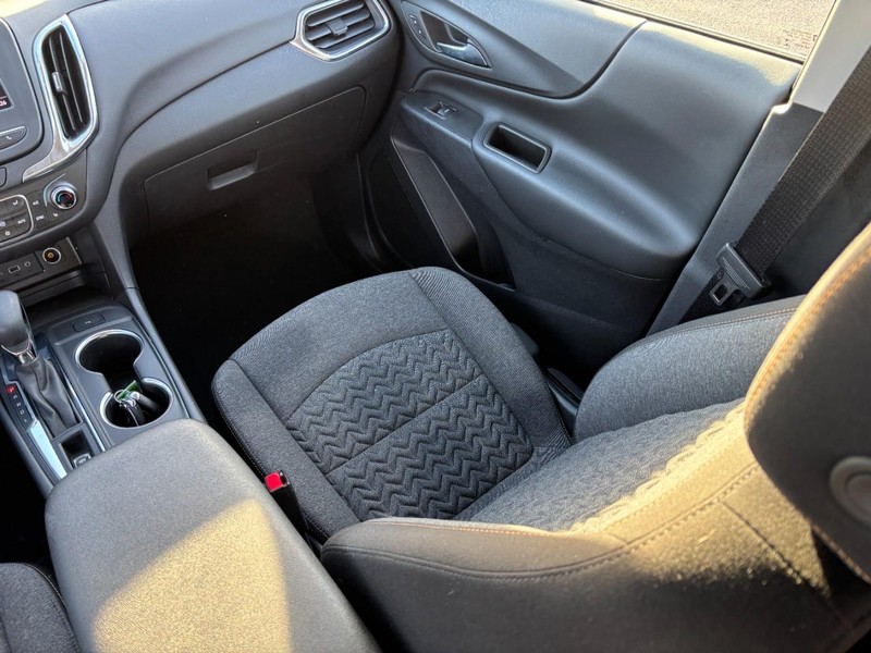 Chevrolet Equinox Vehicle Full-screen Gallery Image 14