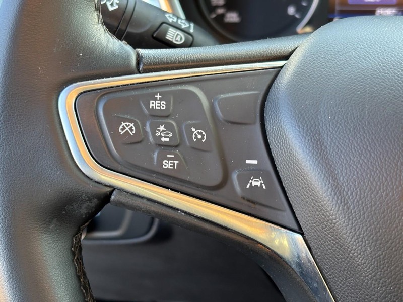 Chevrolet Equinox Vehicle Full-screen Gallery Image 17