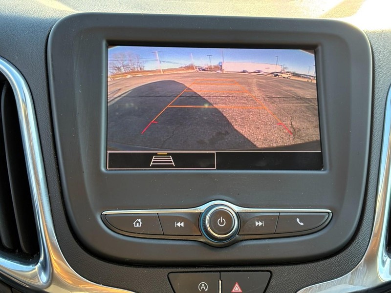 Chevrolet Equinox Vehicle Full-screen Gallery Image 22