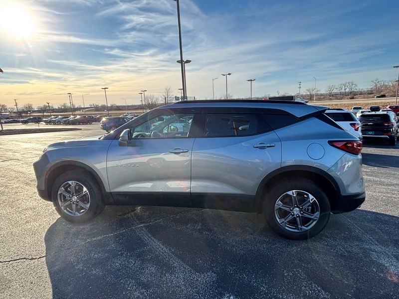 Chevrolet Blazer Vehicle Full-screen Gallery Image 02