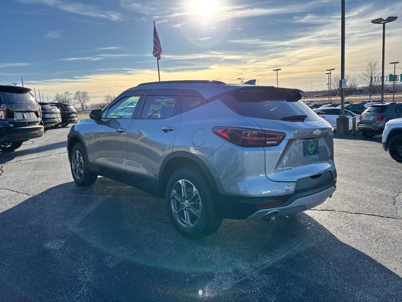 Chevrolet Blazer Vehicle Full-screen Gallery Image 03