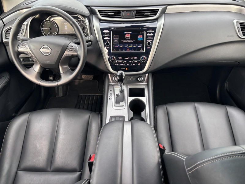 Nissan Murano Vehicle Full-screen Gallery Image 11