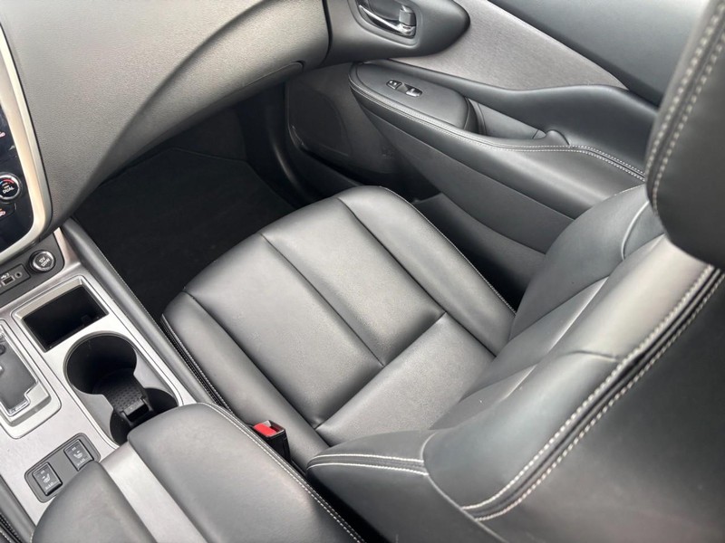 Nissan Murano Vehicle Full-screen Gallery Image 14