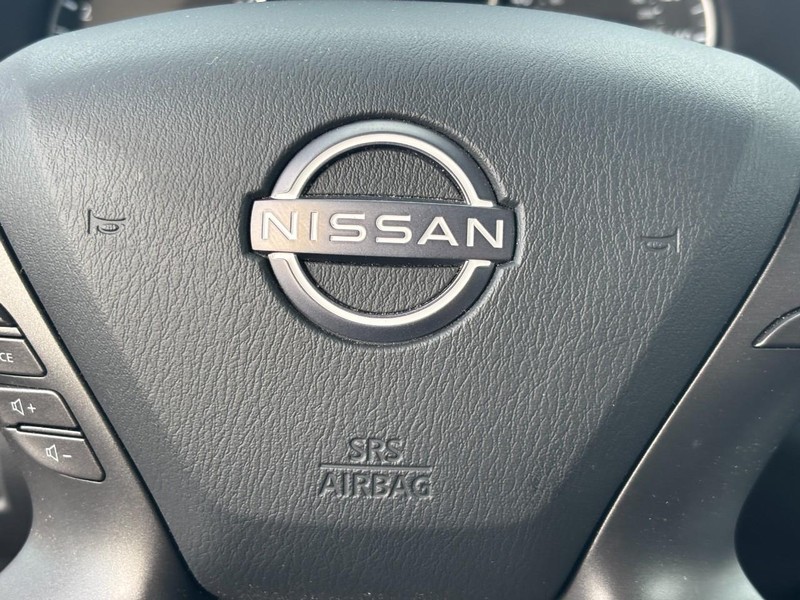 Nissan Murano Vehicle Full-screen Gallery Image 18