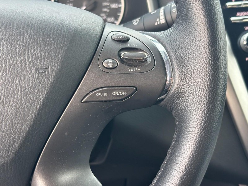 Nissan Murano Vehicle Full-screen Gallery Image 19