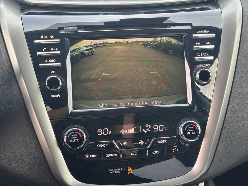 Nissan Murano Vehicle Full-screen Gallery Image 22