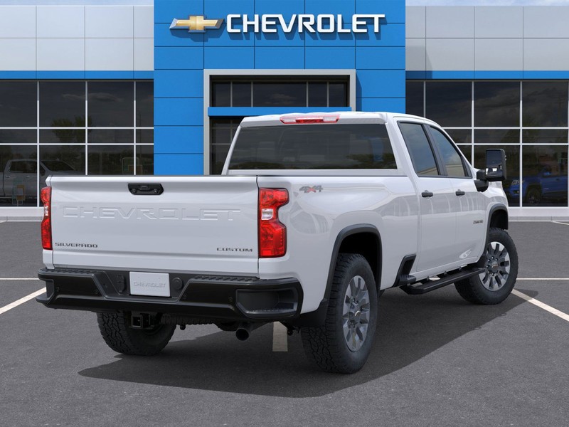 Chevrolet Silverado 2500HD Vehicle Full-screen Gallery Image 4
