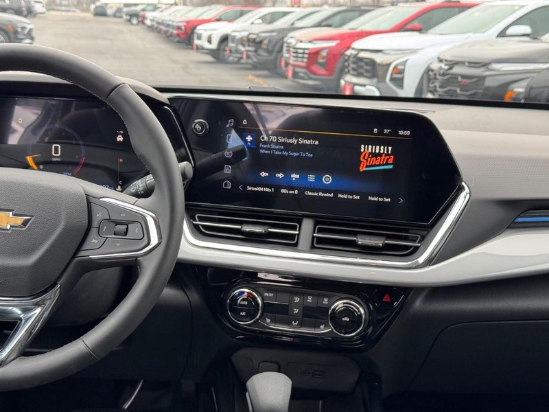 Chevrolet Trax Vehicle Full-screen Gallery Image 8