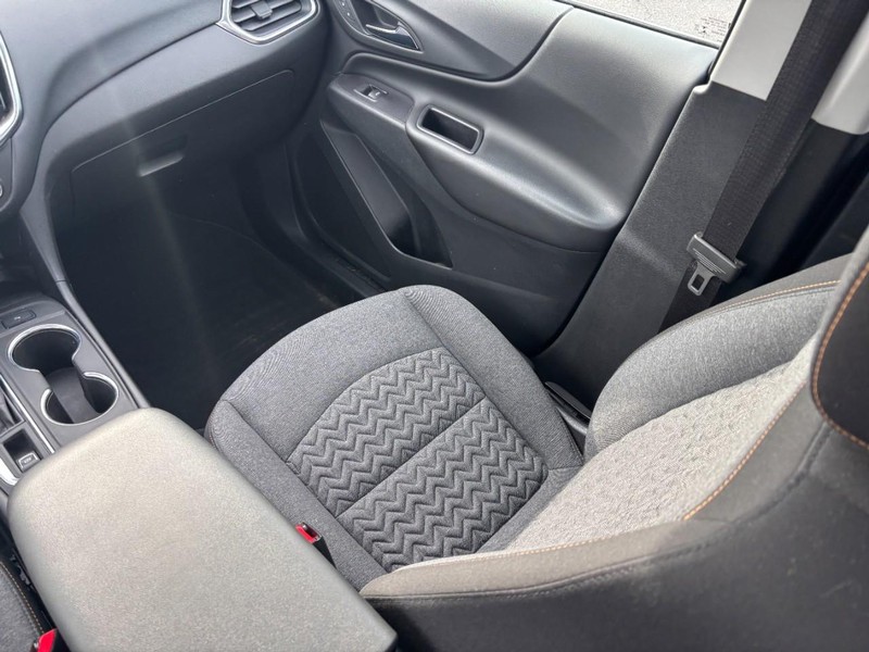 Chevrolet Equinox Vehicle Full-screen Gallery Image 14