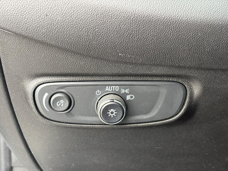 Chevrolet Equinox Vehicle Full-screen Gallery Image 16