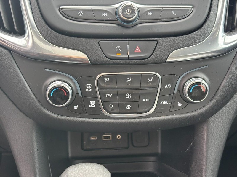 Chevrolet Equinox Vehicle Full-screen Gallery Image 22