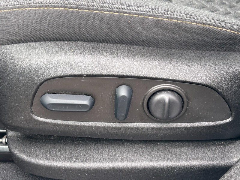 Chevrolet Equinox Vehicle Full-screen Gallery Image 23