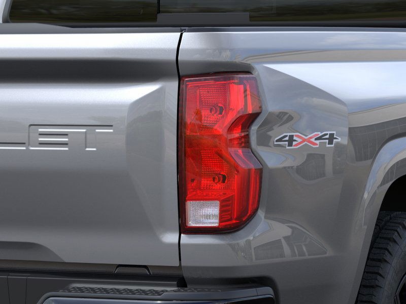 Chevrolet Colorado Vehicle Full-screen Gallery Image 11