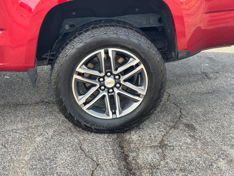 Chevrolet Colorado Vehicle Full-screen Gallery Image 09