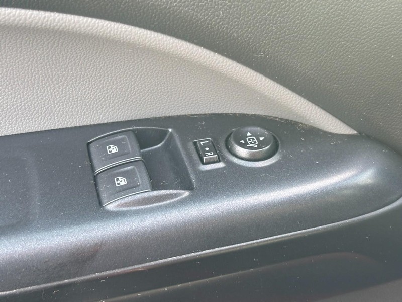 Chevrolet Colorado Vehicle Full-screen Gallery Image 12