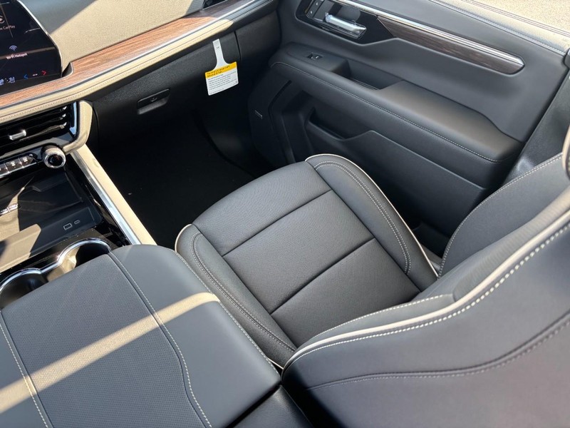 Chevrolet Tahoe Vehicle Full-screen Gallery Image 10