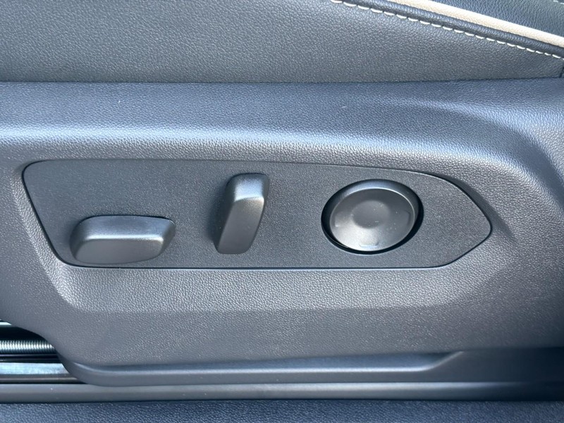 Chevrolet Tahoe Vehicle Full-screen Gallery Image 21