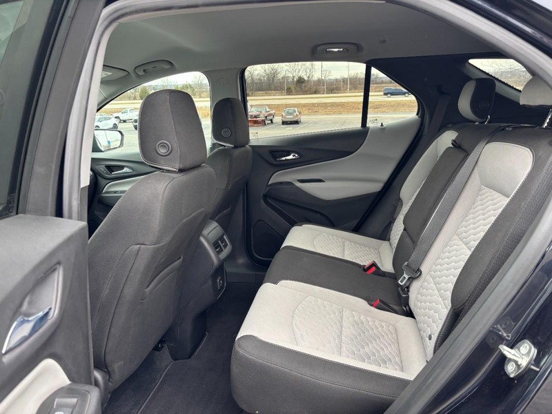 Chevrolet Equinox Vehicle Full-screen Gallery Image 10