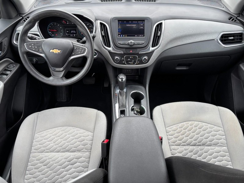 Chevrolet Equinox Vehicle Full-screen Gallery Image 11