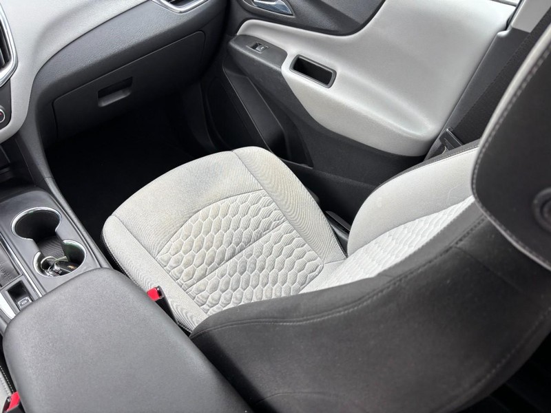 Chevrolet Equinox Vehicle Full-screen Gallery Image 14