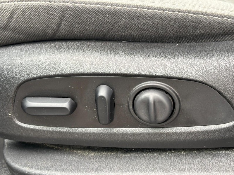 Chevrolet Equinox Vehicle Full-screen Gallery Image 24