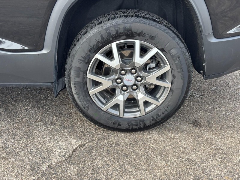 GMC Acadia Vehicle Full-screen Gallery Image 9