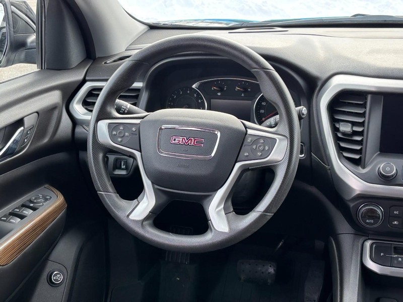 GMC Acadia Vehicle Full-screen Gallery Image 13