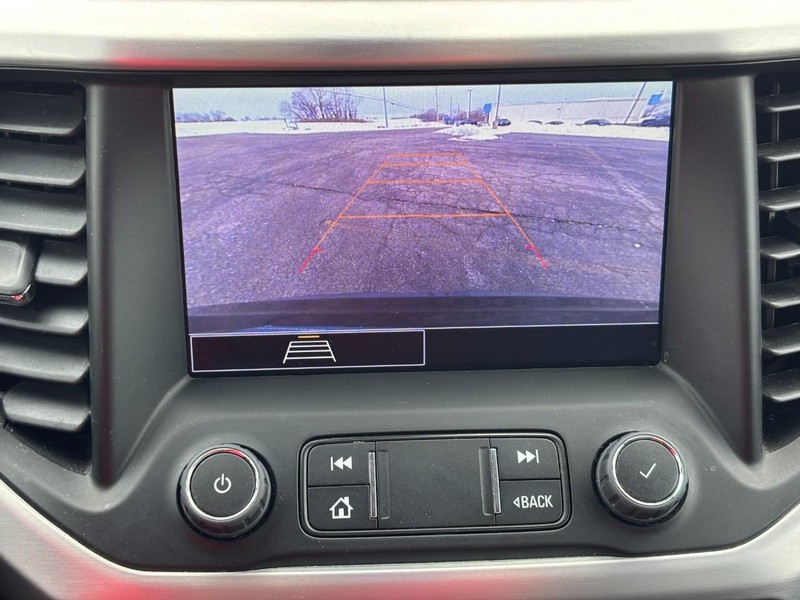 GMC Acadia Vehicle Full-screen Gallery Image 24