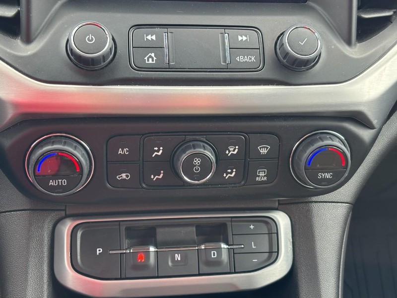 GMC Acadia Vehicle Full-screen Gallery Image 25