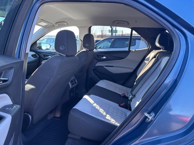 Chevrolet Equinox Vehicle Full-screen Gallery Image 10