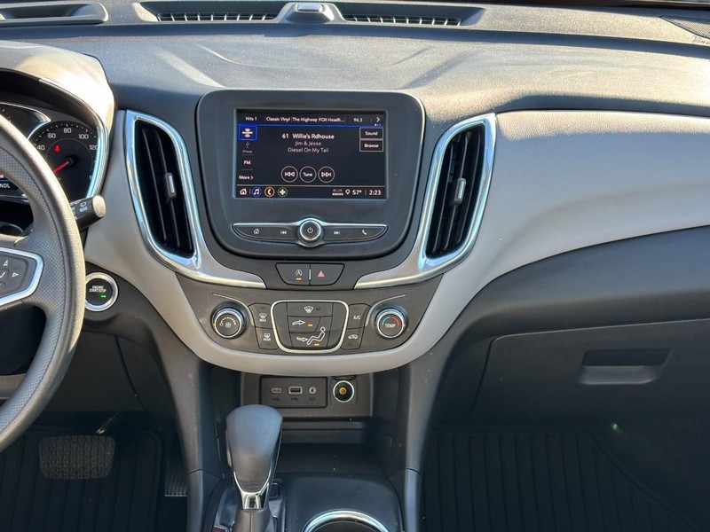 Chevrolet Equinox Vehicle Full-screen Gallery Image 13
