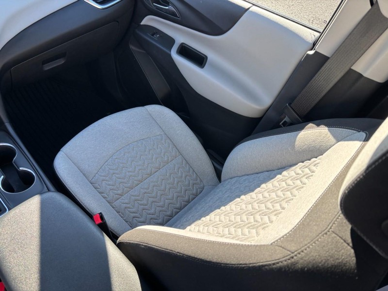 Chevrolet Equinox Vehicle Full-screen Gallery Image 14