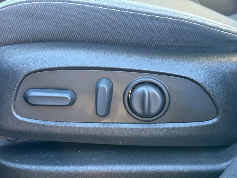 Chevrolet Equinox Vehicle Full-screen Gallery Image 15