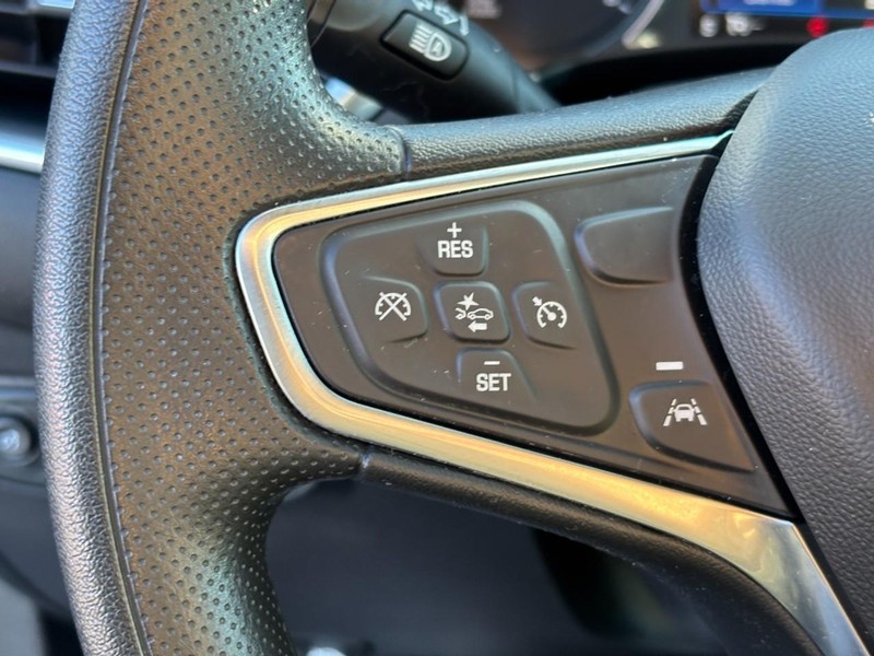 Chevrolet Equinox Vehicle Full-screen Gallery Image 18