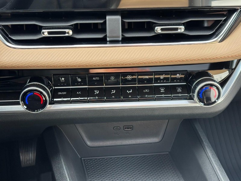 Chevrolet Equinox Vehicle Full-screen Gallery Image 19