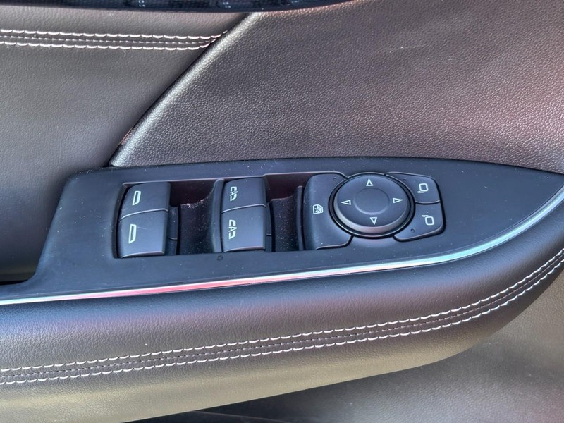 Buick Envision Vehicle Full-screen Gallery Image 16