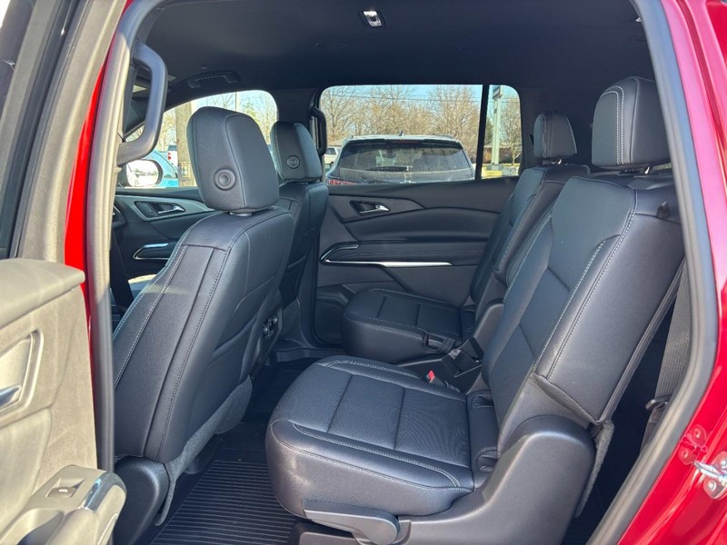 Chevrolet Traverse Vehicle Full-screen Gallery Image 6