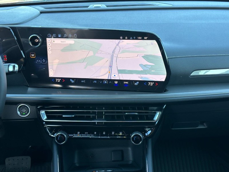 Chevrolet Traverse Vehicle Full-screen Gallery Image 9