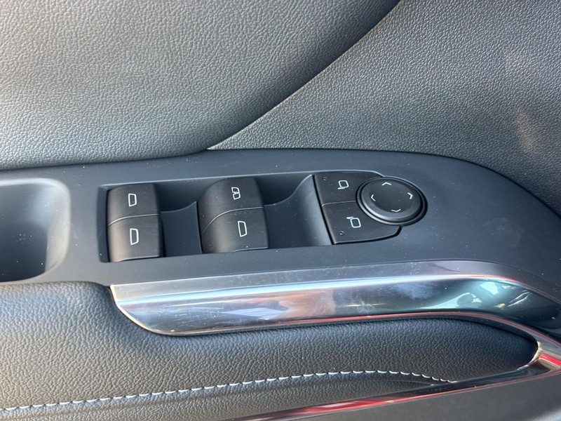 Chevrolet Traverse Vehicle Full-screen Gallery Image 11