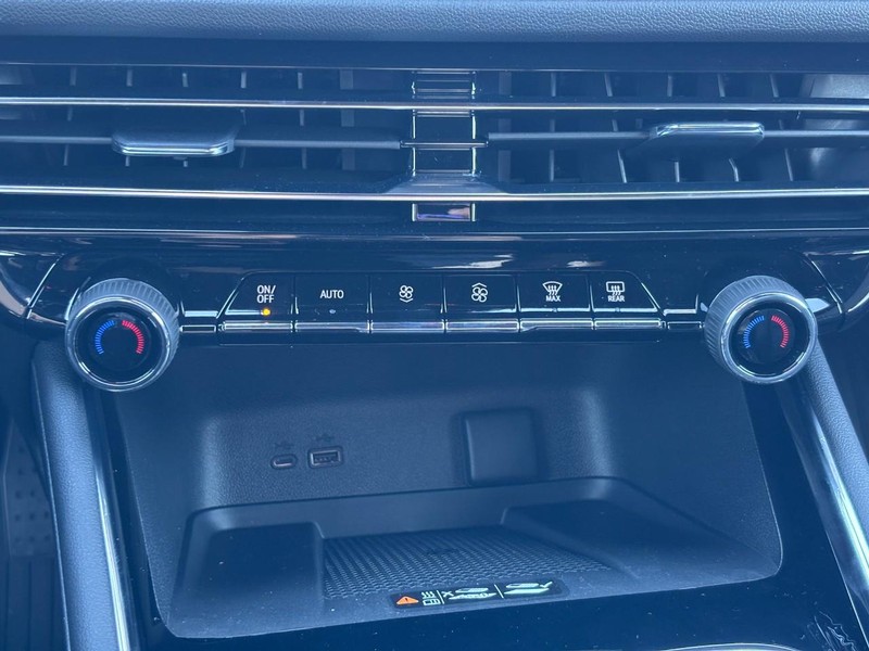 Chevrolet Traverse Vehicle Full-screen Gallery Image 20