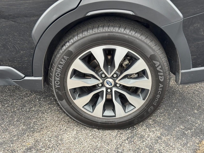 Subaru Outback Vehicle Full-screen Gallery Image 9