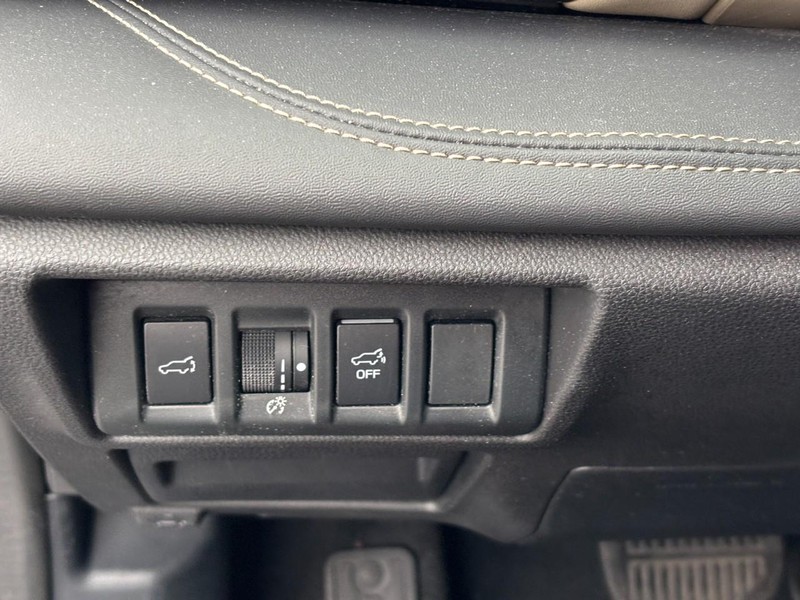 Subaru Outback Vehicle Full-screen Gallery Image 16