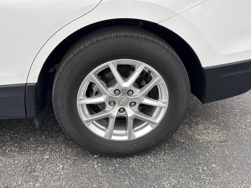 Chevrolet Equinox Vehicle Full-screen Gallery Image 09