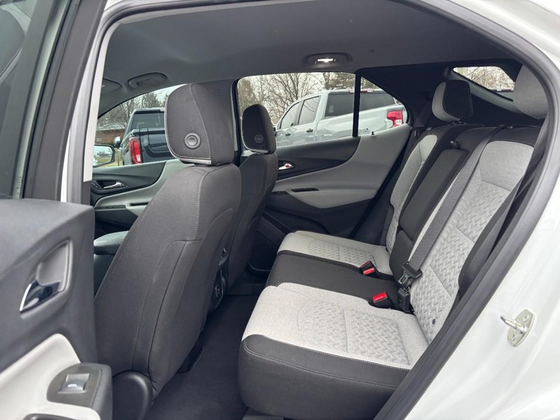 Chevrolet Equinox Vehicle Full-screen Gallery Image 10