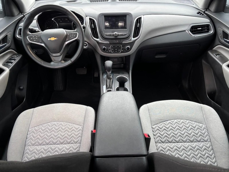 Chevrolet Equinox Vehicle Full-screen Gallery Image 11