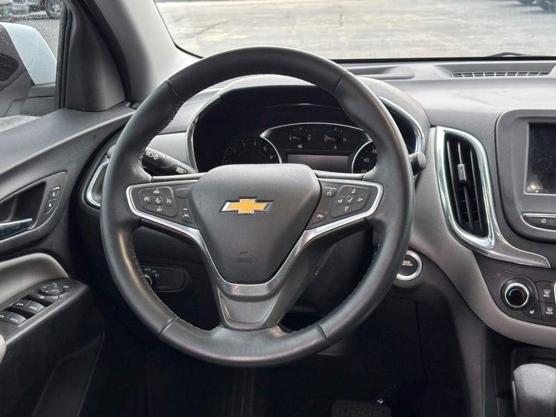 Chevrolet Equinox Vehicle Full-screen Gallery Image 12