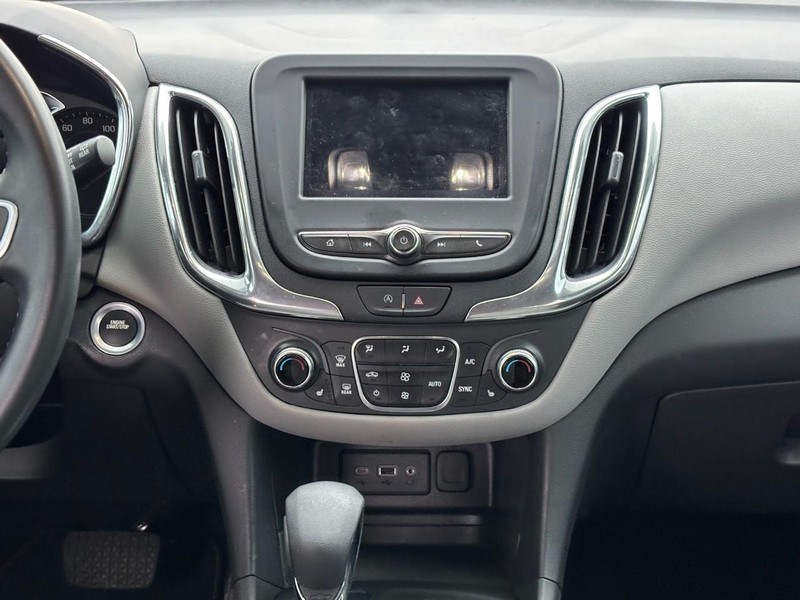 Chevrolet Equinox Vehicle Full-screen Gallery Image 13