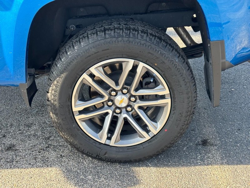 Chevrolet Colorado Vehicle Full-screen Gallery Image 09